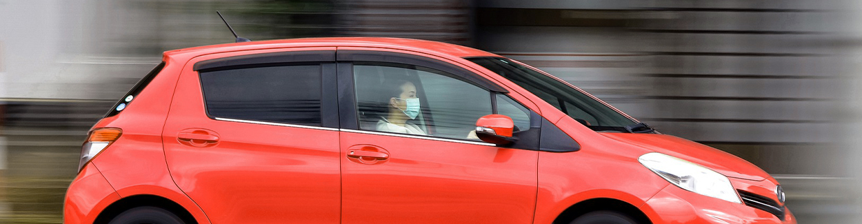 Verkeersongeval door mondkapjes aan autospiegels | Letselschade Test